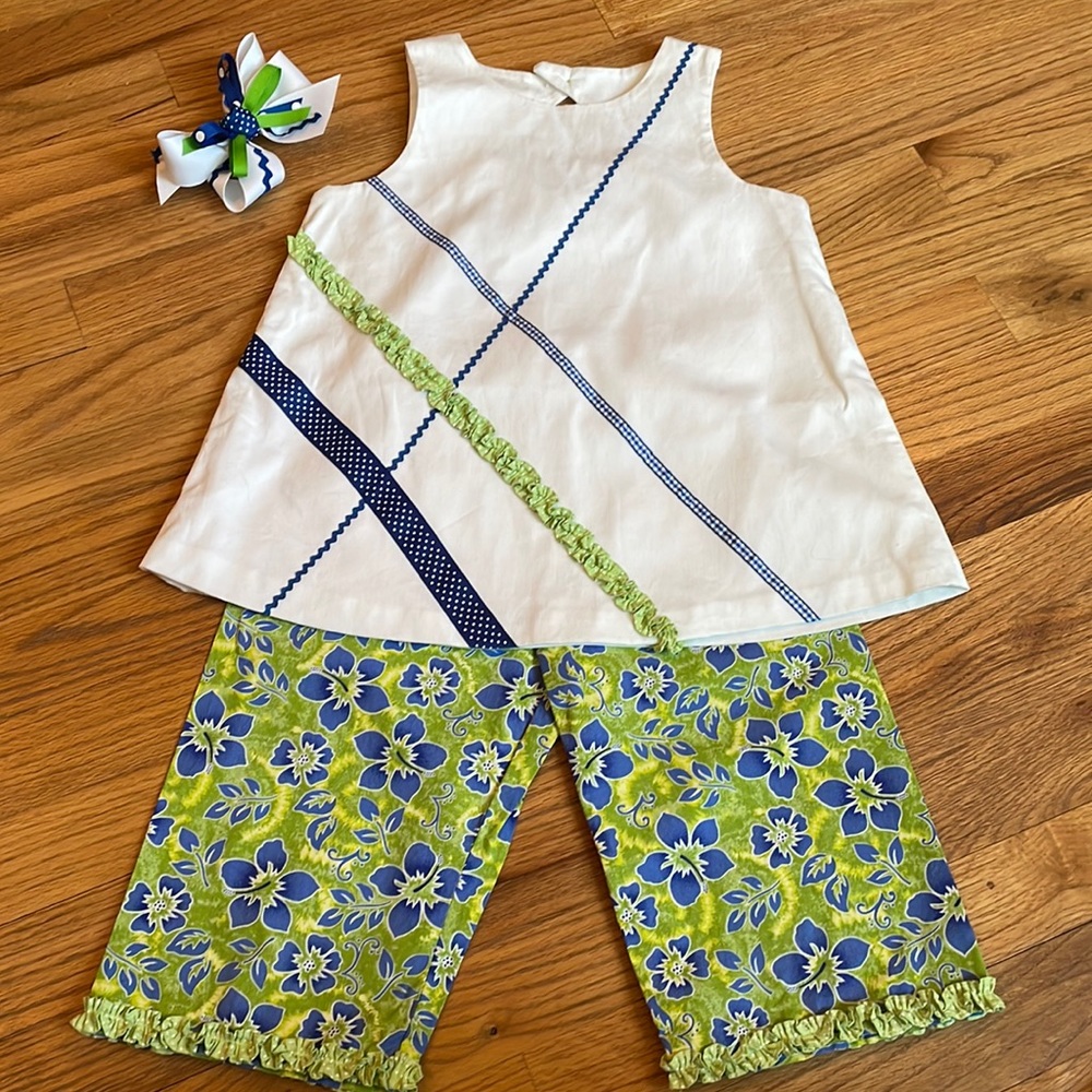 NWOT- Chez Ami outfit and matching bow-size 5-darling!